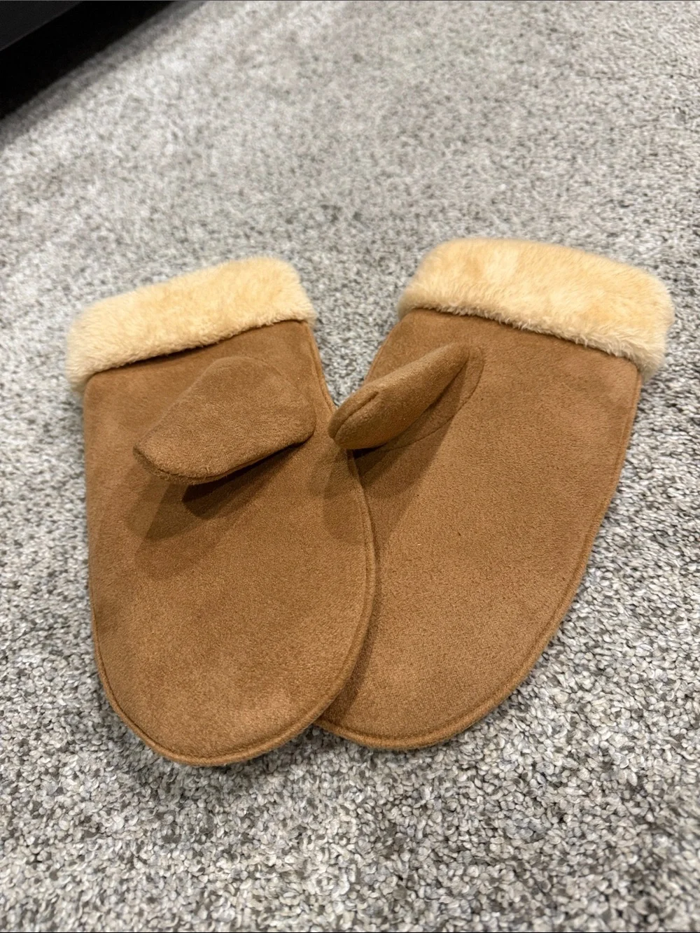 Cozy handmade Arctic Paw mittens in Chestnut Brown